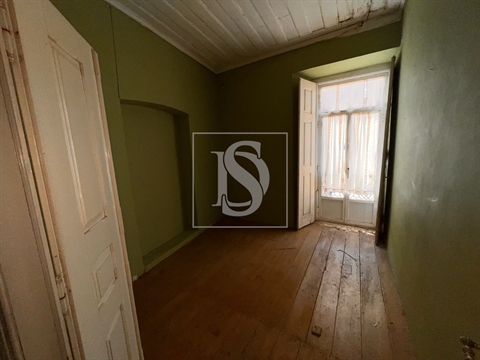 Moradia para Restaurar T4