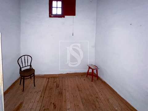 Moradia para Restaurar T4