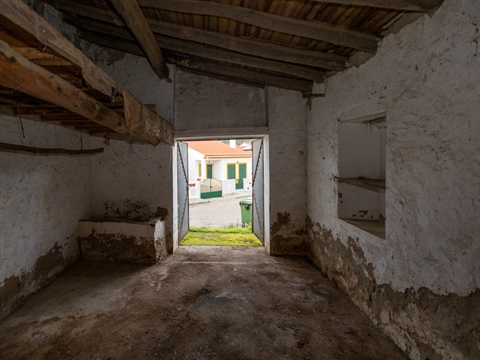 Detached house to restore