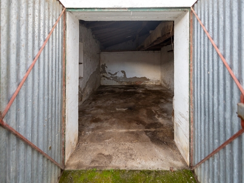 Detached house to restore